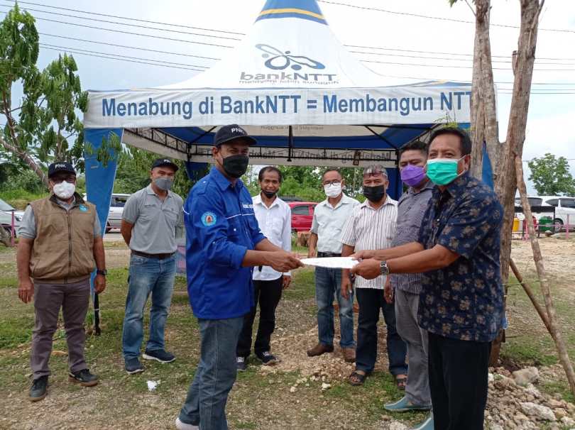 Dukung Perekonomian Masyarakat Politeknik Negeri Kupang Bantu Penjual dan Tata Pasar Loti K3T
