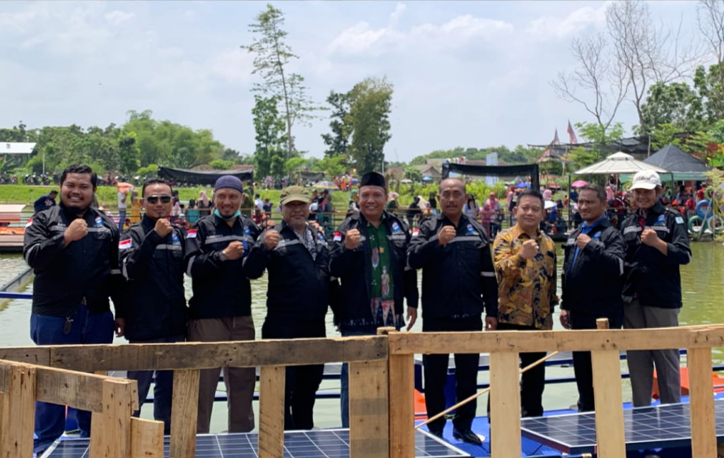 Serah Terima PLTS dari PPNS ke Wisata Embung Babo